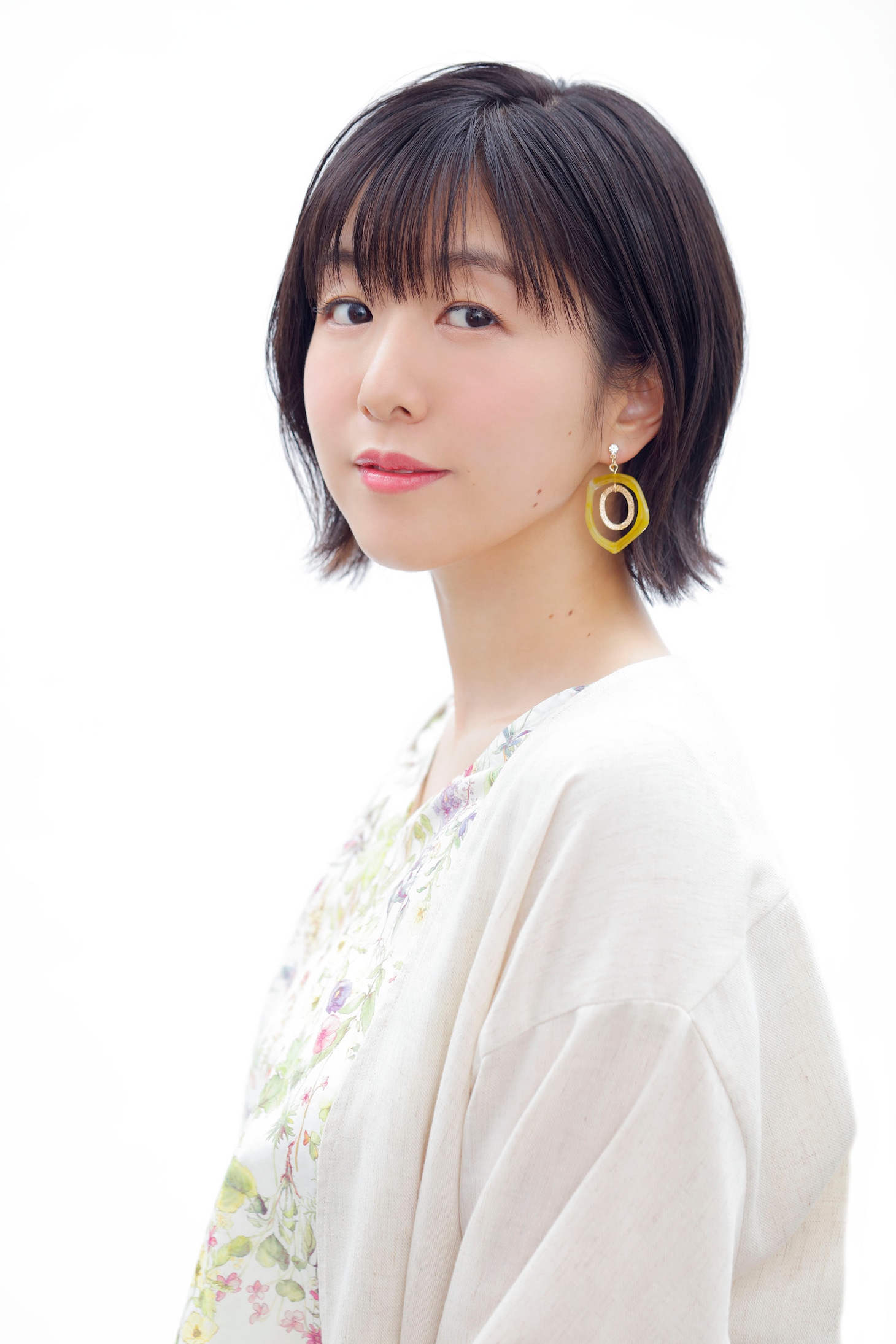 セーラ・J・ロイアード役の茅野愛衣。