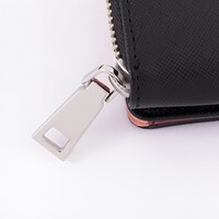 友枝中学校モデルの財布。