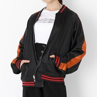 ケルベロスモデルのアウターの着用イメージ。