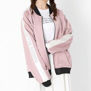 木之本桜モデルのアウターの着用イメージ。