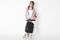 友枝中学校モデルのバッグの使用イメージ。