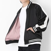 木之本桜モデルのアウターの着用イメージ。