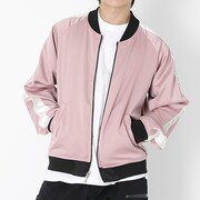 木之本桜モデルのアウターの着用イメージ。