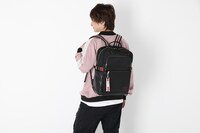 友枝中学校モデルのバッグの使用イメージ。