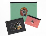 MEN'S NON-NO11月号付録のスライダーケース。(c)吾峠呼世晴/集英社