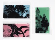 UOMO12月号付録のクリアケースセット。(c)吾峠呼世晴/集英社