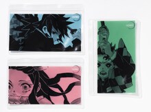 UOMO12月号付録のクリアケースセット。(c)吾峠呼世晴/集英社