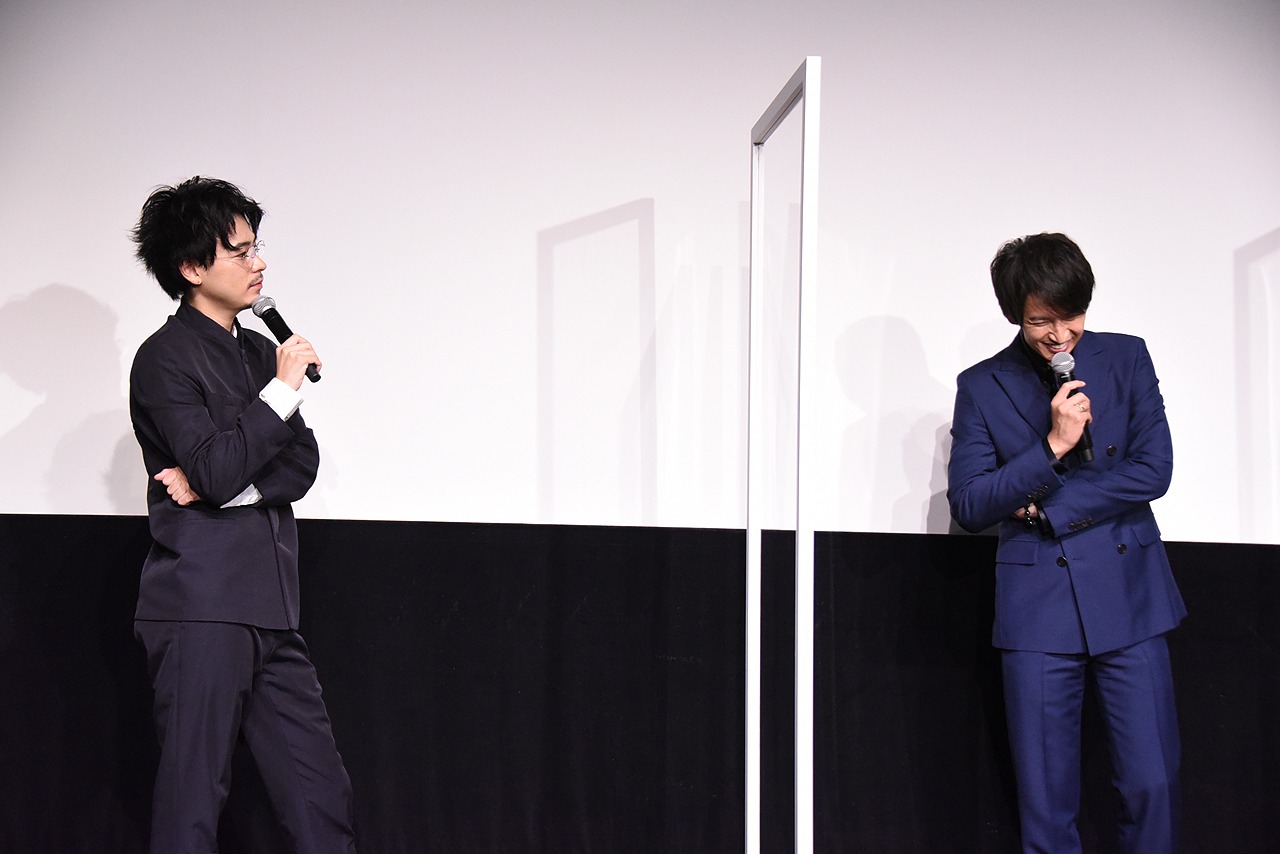 映画「窮鼠はチーズの夢を見る」舞台挨拶より、左から成田凌、大倉忠義。