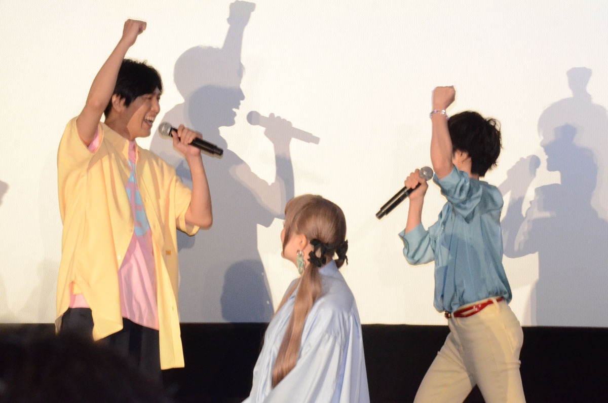 共演を喜ぶ小林由美子と神谷浩史。