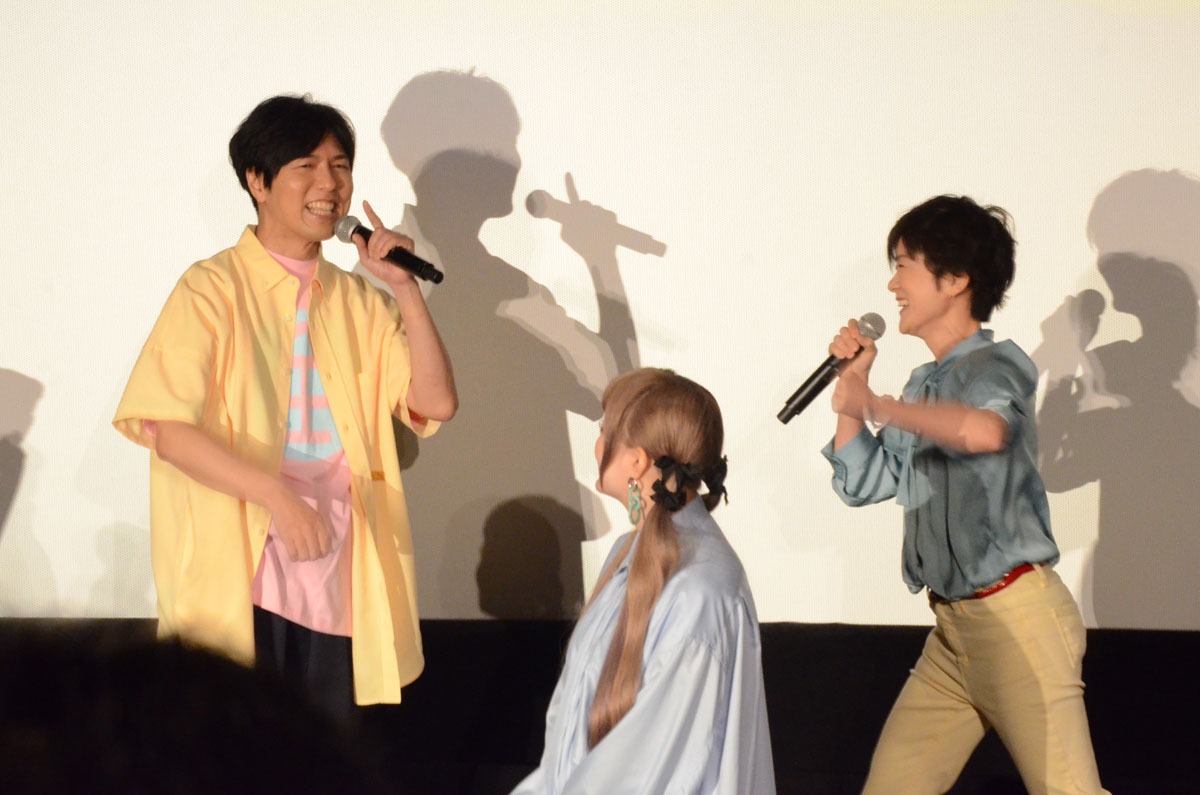 左から神谷浩史、きゃりーぱみゅぱみゅ、小林由美子。