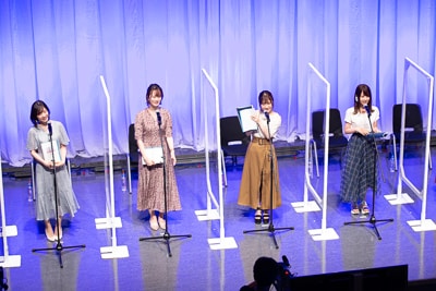 「ストライク・ザ・ブラッド 恩莱祭-ONLINE FES-」より、アフレコ再現コーナーの様子。