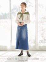 「スカーフ付き セーラーカラーブラウス」「きらめき ビーズ イヤリング」の着用イメージ。