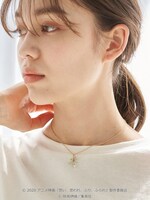 「スカーフ付き セーラーカラーブラウス」「きらめき ビーズ ネックレス」の着用イメージ。