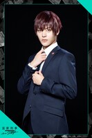 坪倉康晴扮する星野涼。