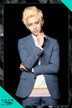 松島勇之介扮する亀井新之助。