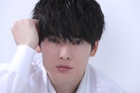 浦飯幽助役の崎山つばさ。