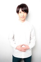 蔵馬役の鈴木拡樹。