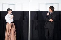左から石川由依、浪川大輔。