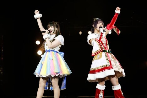 左から月川ちり役の大森日雅、華園しゅうか役の朝日奈丸佳。