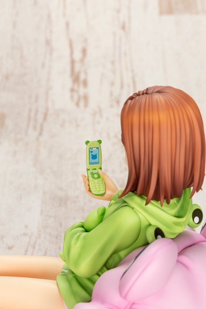 「御坂美琴ゲコ太まみれver.」豪華版の頭部パーツを付けた姿。