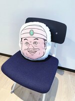 「奴隷エルフと商人1/1顔クッション」