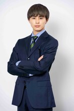 草川拓弥扮する六角祐太。