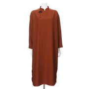 中国モデルのワンピース。