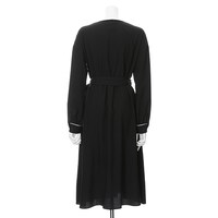 日本モデルのワンピース。