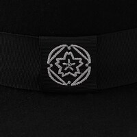 日本モデルの帽子。