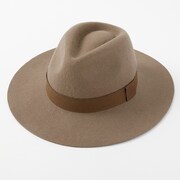 イタリアモデルの帽子。