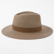 イタリアモデルの帽子。