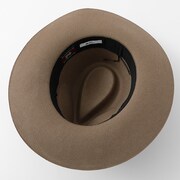 イタリアモデルの帽子。