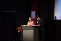 左から西尾夕香、吉田尚記。(c)Motoyuki Kitahara