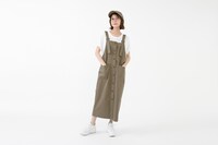 アメリカモデルのワンピースの着用イメージ。