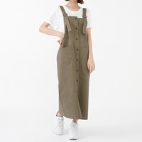 アメリカモデルのワンピースの着用イメージ。