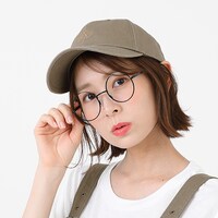 アメリカモデルの帽子の着用イメージ。