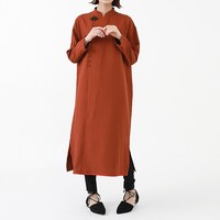 中国モデルのワンピースの着用イメージ。