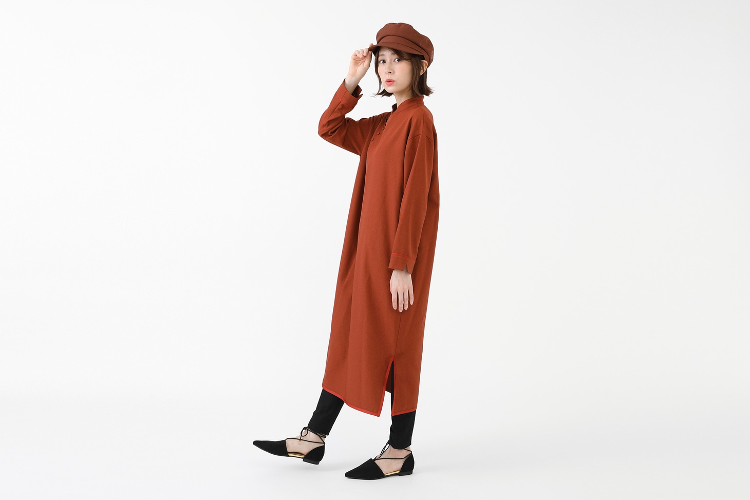 中国モデルのワンピースの着用イメージ。