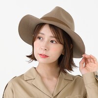 イタリアモデルの帽子の着用イメージ。