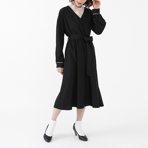 日本モデルのワンピースの着用イメージ。