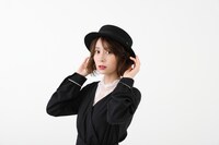 日本モデルの帽子の着用イメージ。