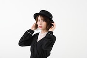 日本モデルの帽子の着用イメージ。
