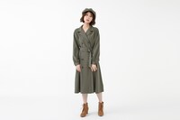 イギリスモデルのワンピースの着用イメージ。