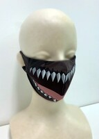 入場者特典のマスクの着用イメージ。