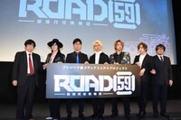 「ブシロード新プロジェクト発表会」の様子。左から木谷高明会長、君沢ユウキ、砂川脩弥、井上正大、蒼井翔太、バロン山崎。