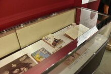 「中村明日美子20年展」の様子。