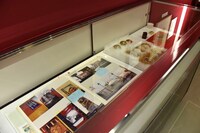 「中村明日美子20年展」の様子。