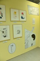 「中村明日美子20年展」の様子。
