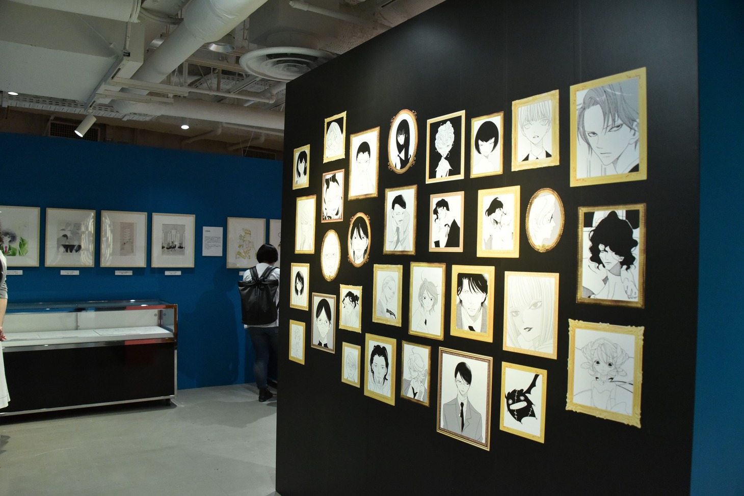 「中村明日美子20年展」の様子。