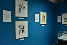 「中村明日美子20年展」の様子。